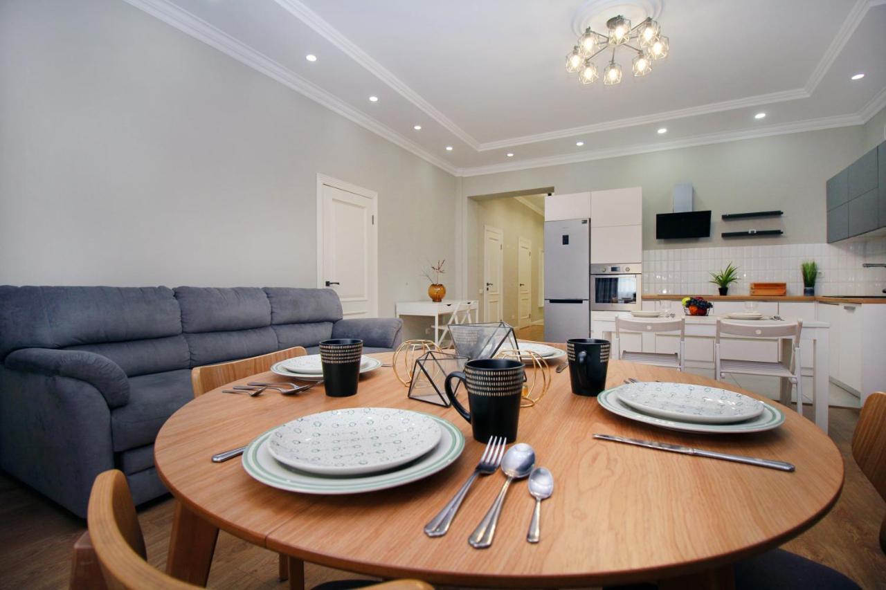 Perfect Spacious Apartment 356 Almaty Exterior photo