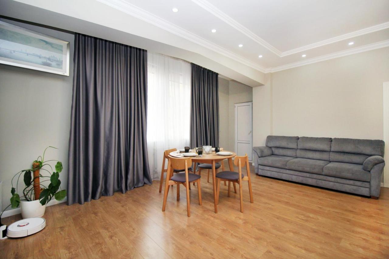Perfect Spacious Apartment 356 Almaty Exterior photo